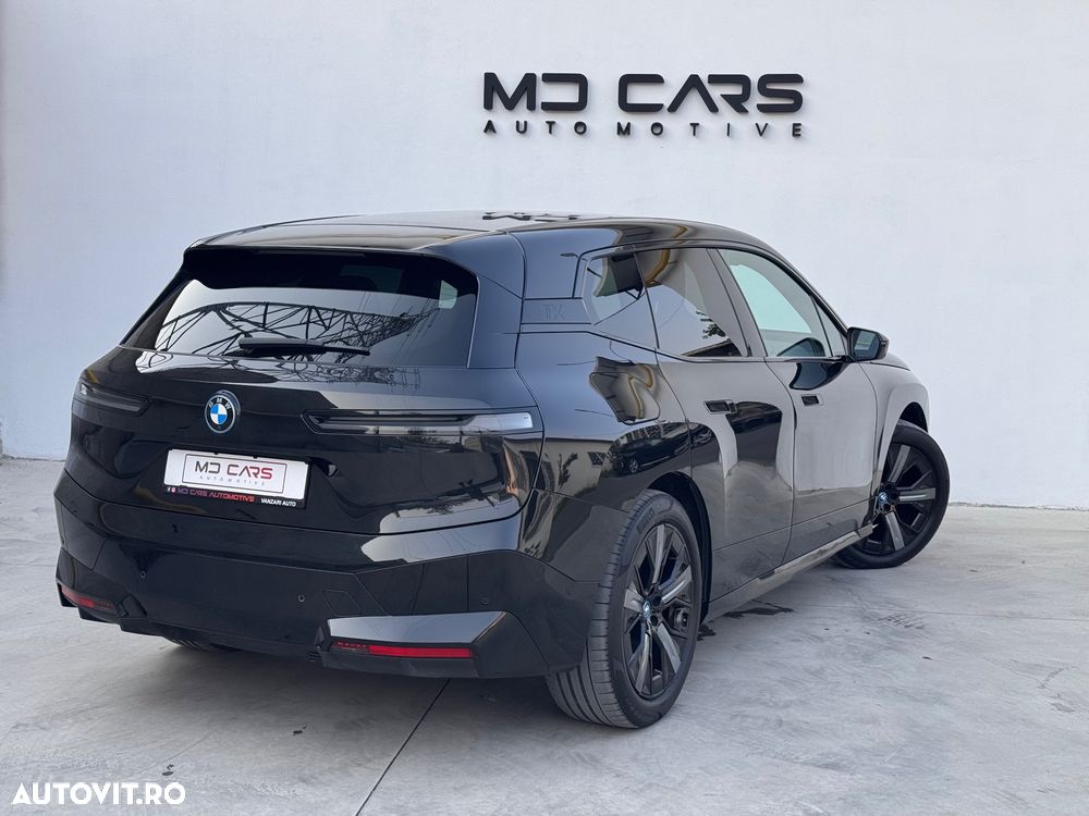 BMW iX - 4