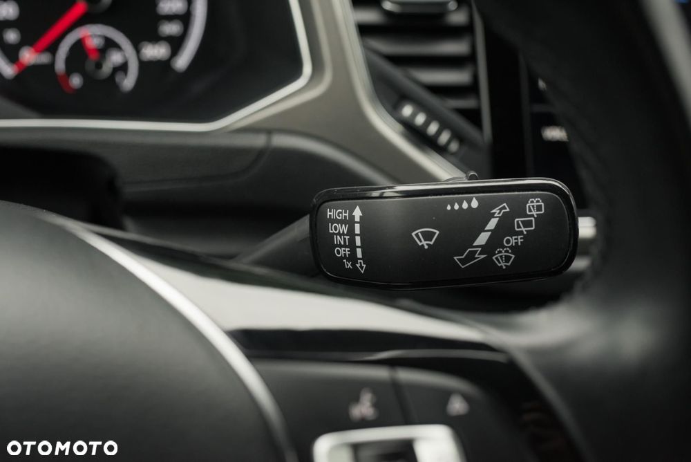 Volkswagen T-Roc - 29