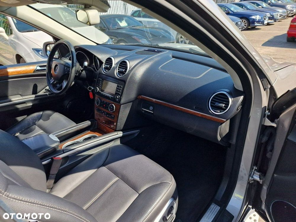 Mercedes-Benz GL - 22