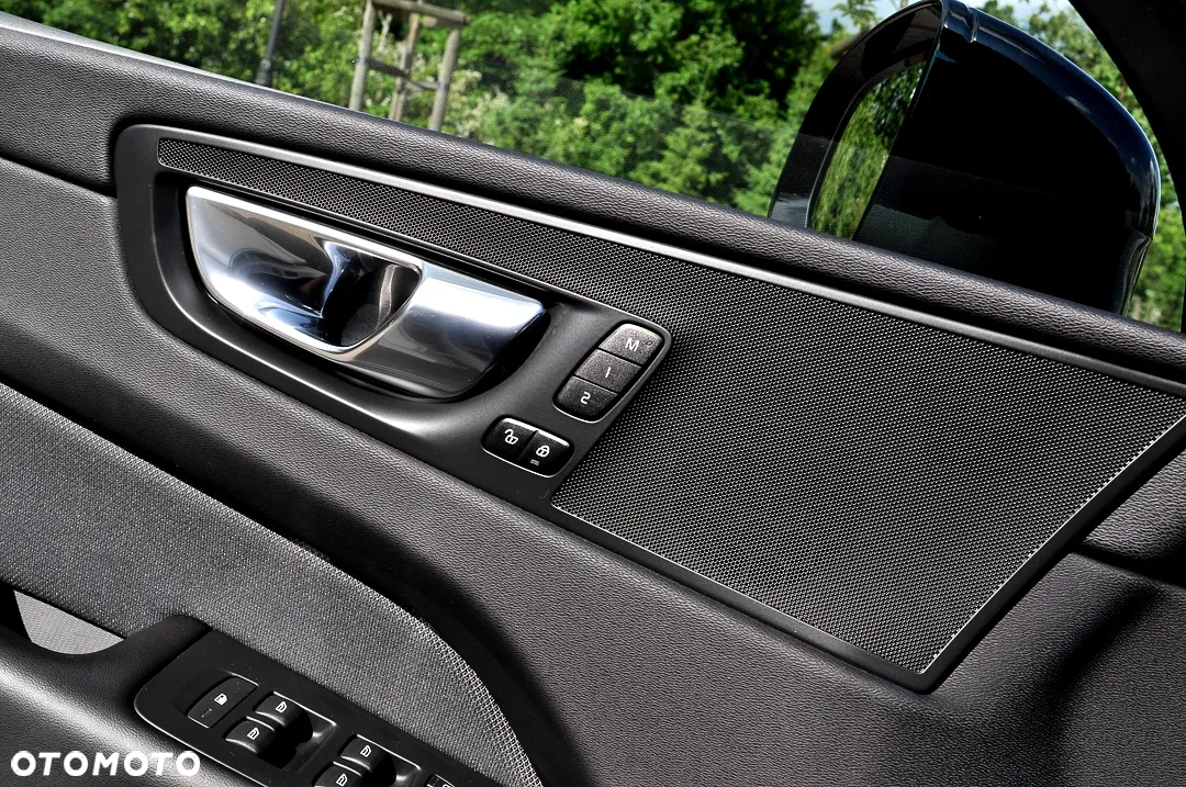 Volvo XC 60 B4 D AWD Plus Dark - 33