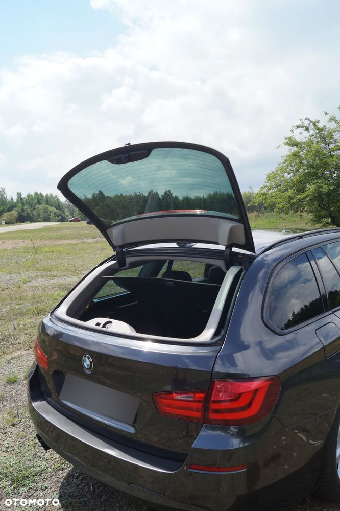 BMW Seria 5 525d xDrive - 13