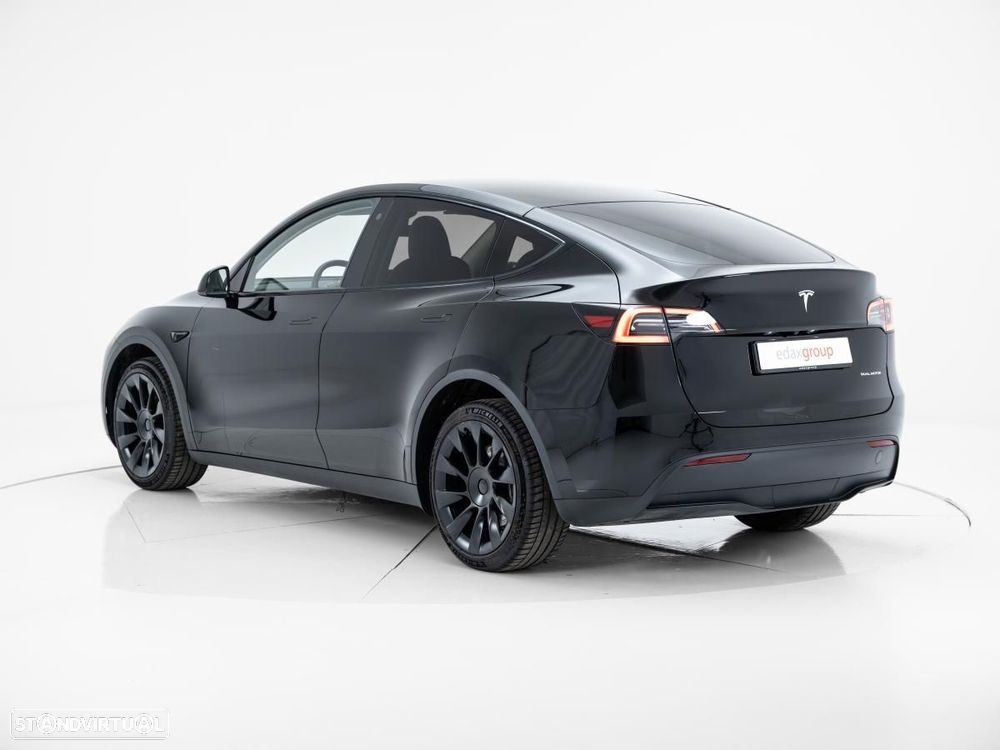 Tesla Model Y Long Range Dual Motor AWD — fotografia 4
