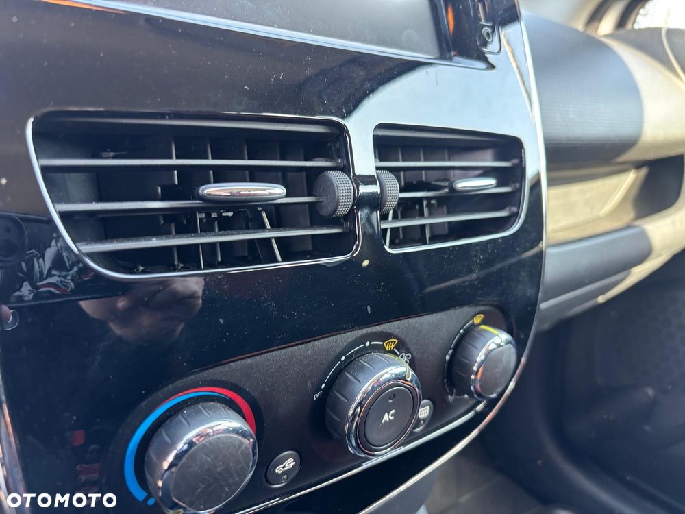 Renault Clio TCe 90 Paris - 11