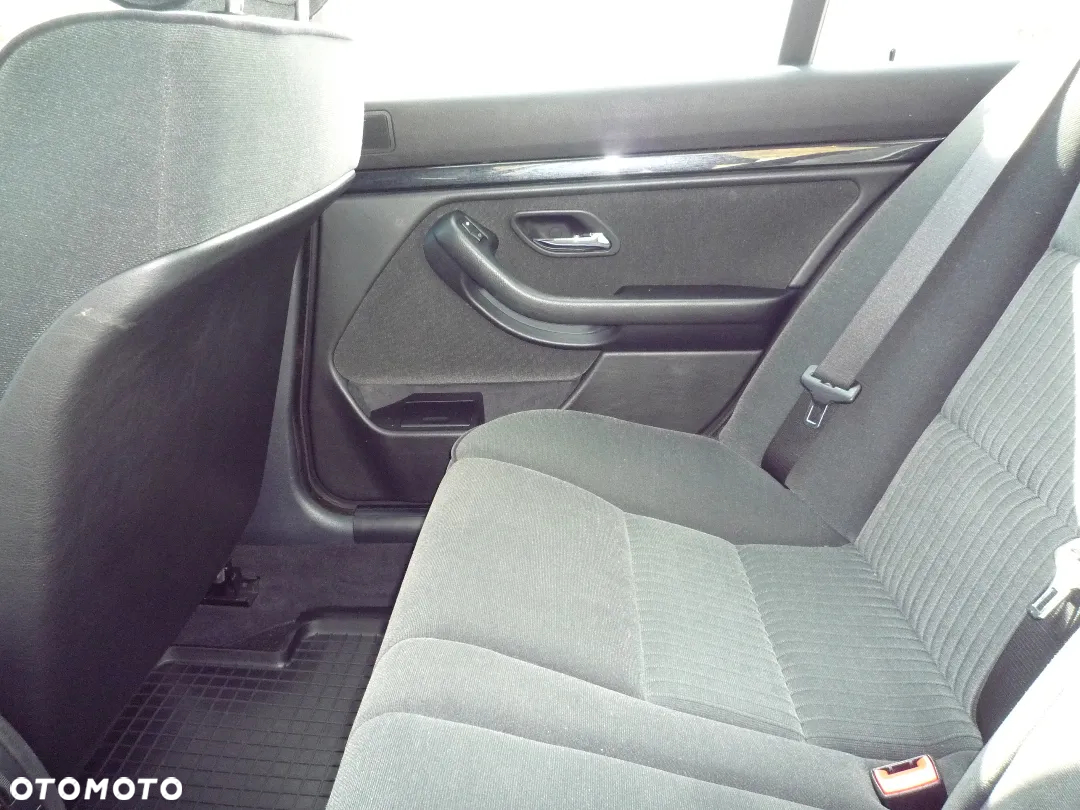 BMW Seria 5 520i - 33
