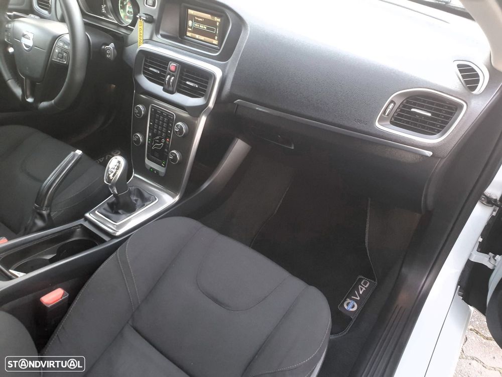Volvo V40 1.6 D2 Eco Kinetic - 29