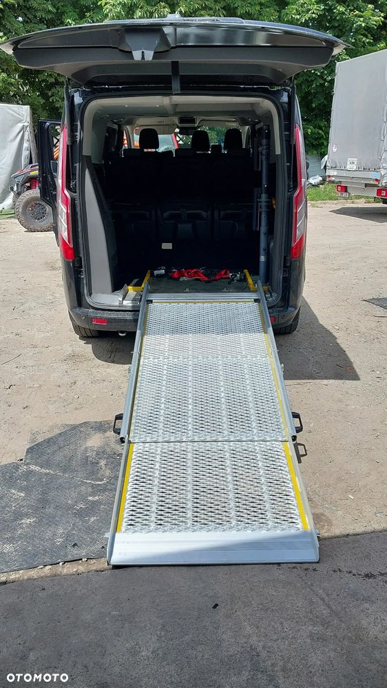 Ford Tourneo Custom - 12