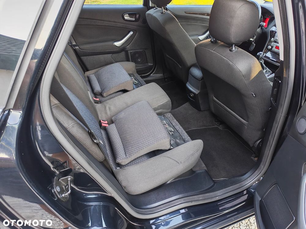 Ford Mondeo 2.0 Ghia X100 / X - 16