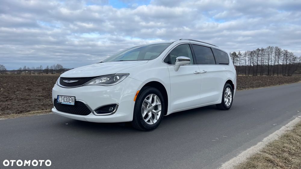 Chrysler Pacifica - 1