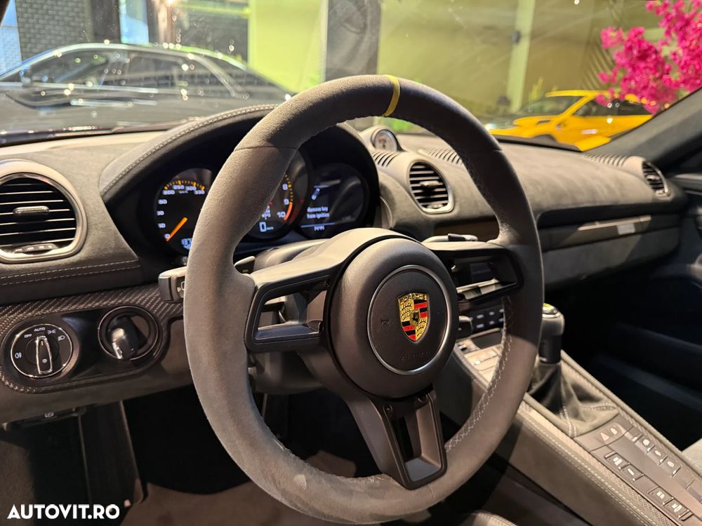 Porsche Cayman 718 GT4 RS - 23