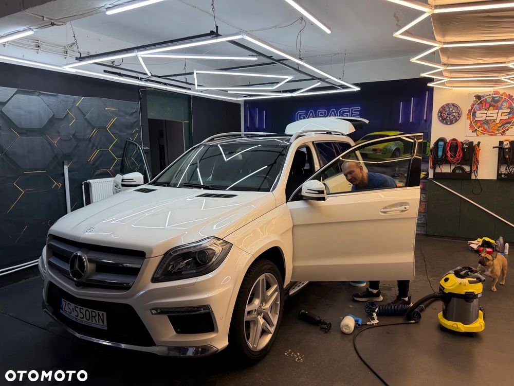 Mercedes-Benz GL - 10