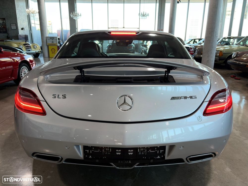 Mercedes-Benz SLS 63 AMG - 15