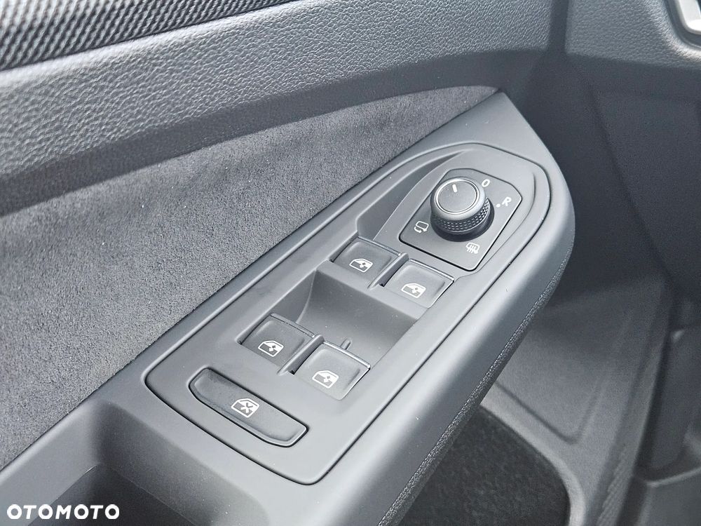 Volkswagen Golf 1.5 eTSI mHEV R-Line Plus DSG - 19