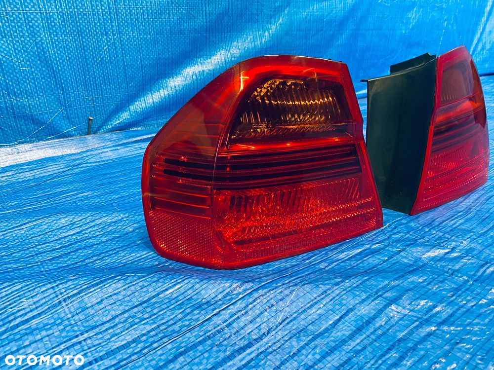 LAMPY LAMPA W BŁOTNIK LEWA PRAWA TYLNA LEWY PRAWY TYŁ BMW E90 SEDAN 07R ; 6937457 ; 6937458 EUROPA ORYGINAŁ - 3