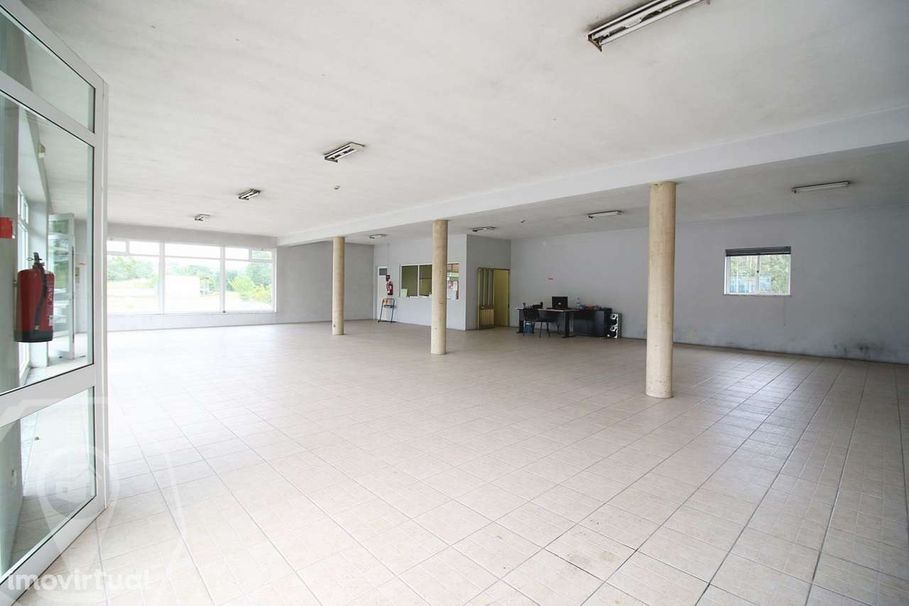Loja/Stand e Terreno - Junto à EN1/IC2 - Grande imagem: 4/16