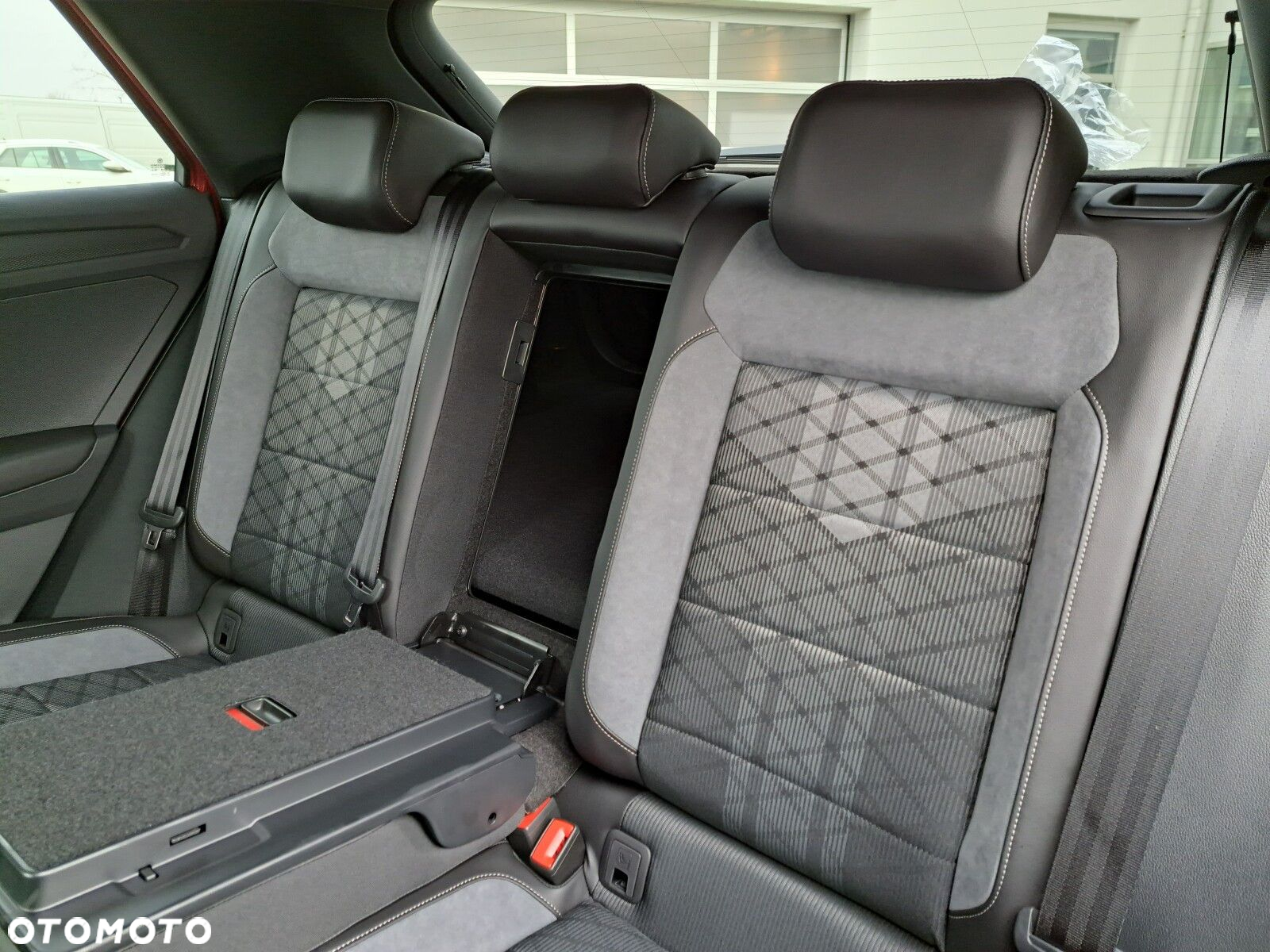 Volkswagen T-Roc 1.5 TSI R-Line DSG - 36