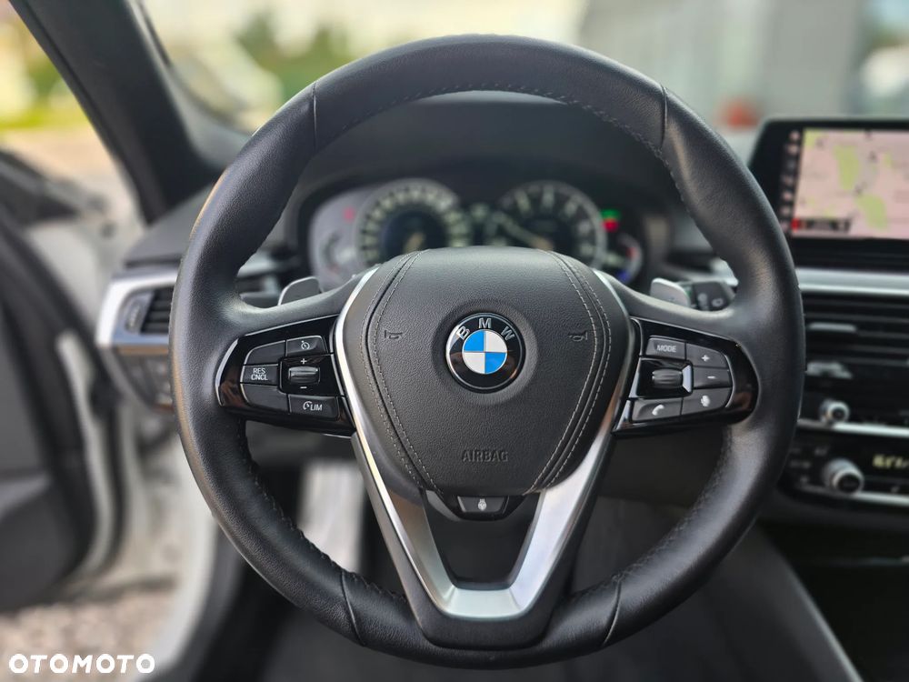 BMW Seria 5 530i xDrive Sport Line - 12