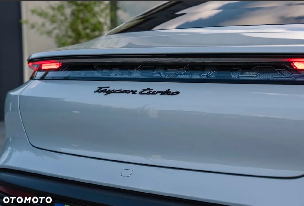 Porsche Taycan Turbo - 8