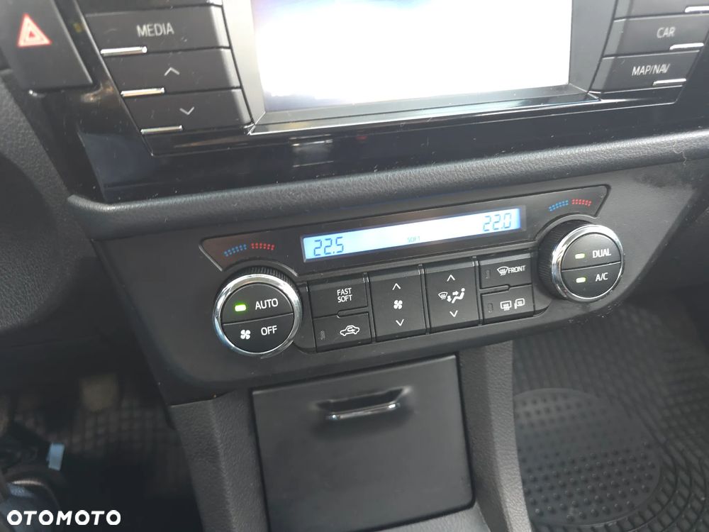 Toyota Corolla 1.6 Premium - 25