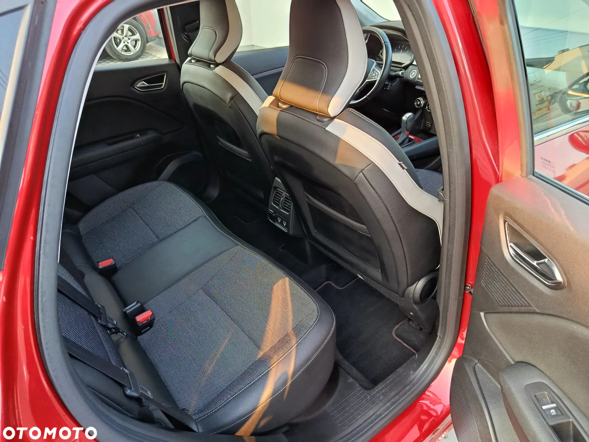 Renault Captur TCe 130 EDC GPF BUSINESS EDITION - 6