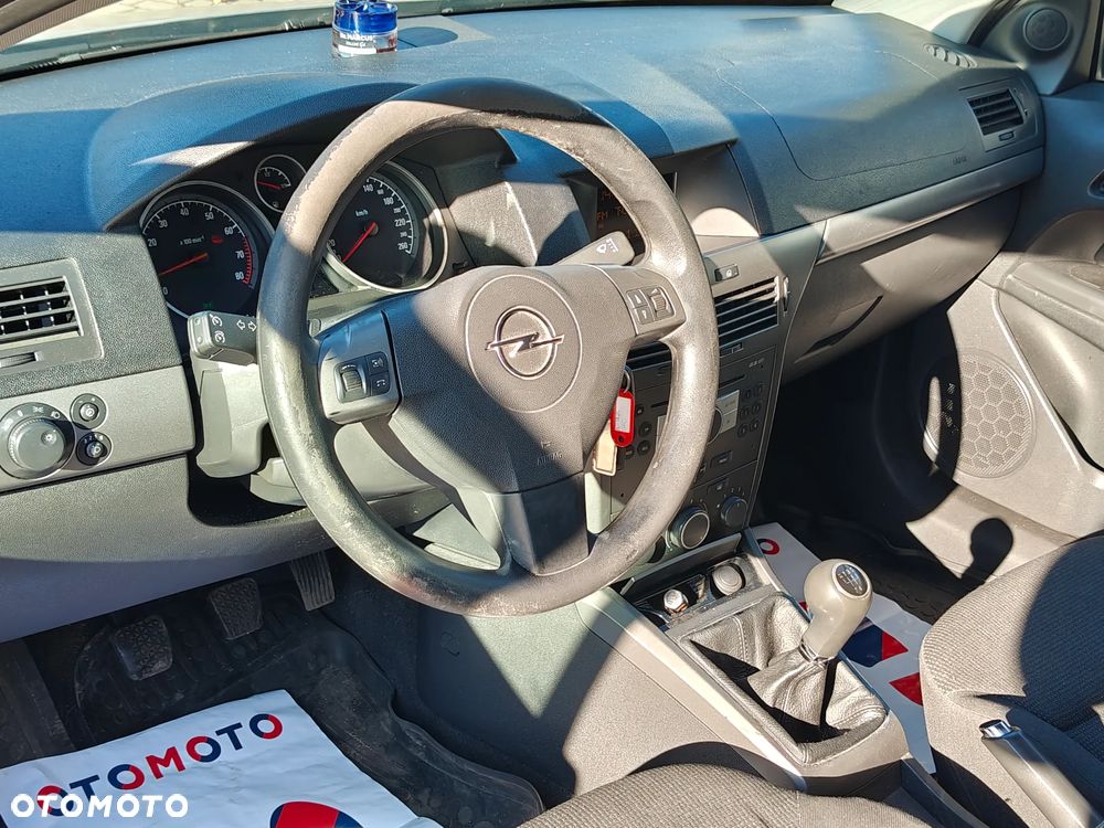 Opel Astra III GTC 1.8 Cosmo - 15