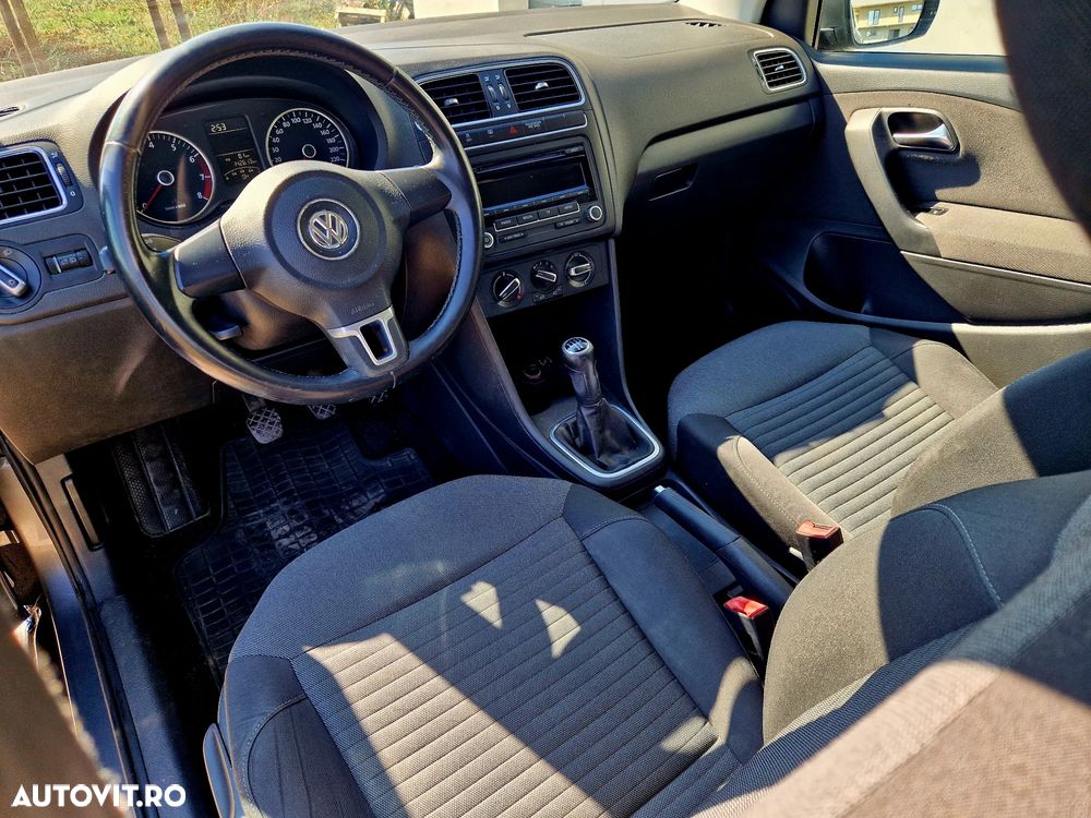 Volkswagen Polo 1.2 Attractive - 6
