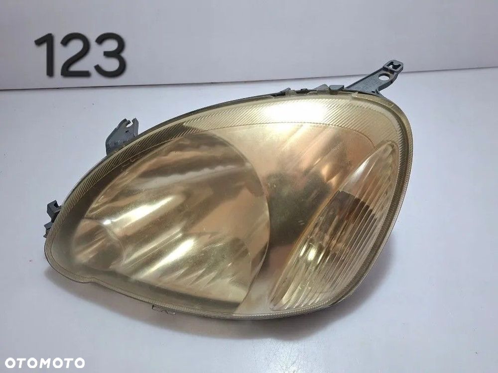 TOYOTA YARIS I LAMPA REFLEKTOR LEWY PRZÓD EUROPA 89008658 811700D080 - 1