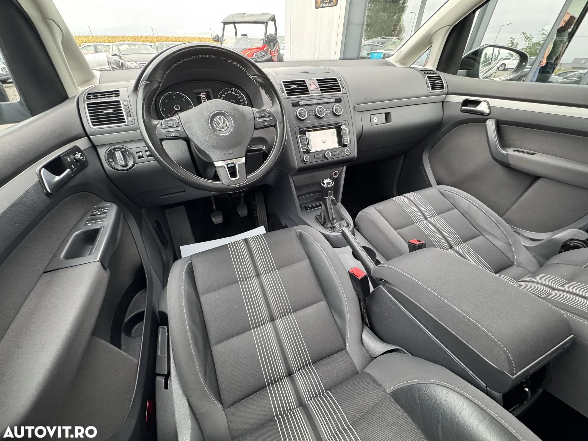 Volkswagen Touran 2.0 TDI DPF BlueMotion Technology MATCH - 28