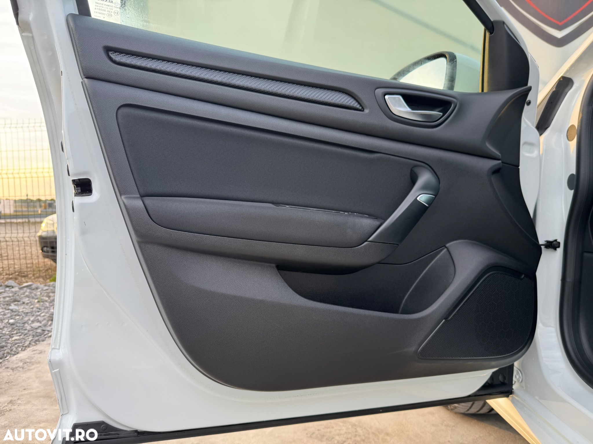 Renault Megane Grandtour TCe 140 GPF BUSINESS EDITION - 23