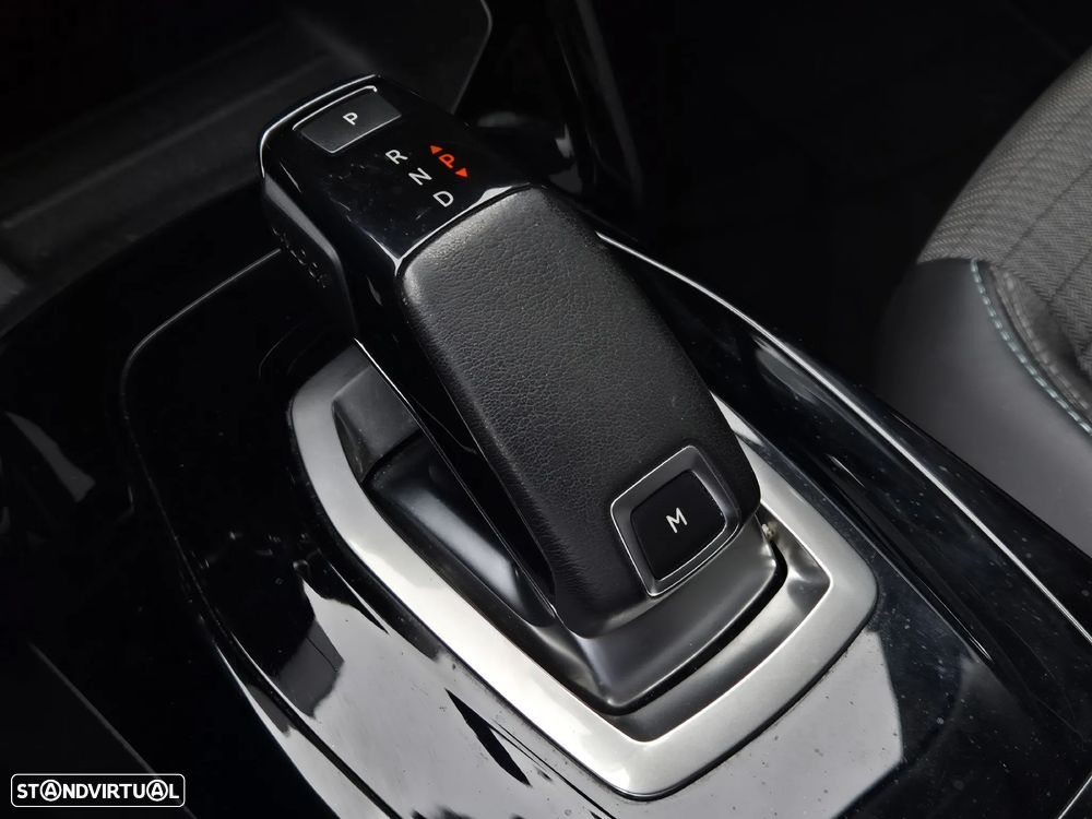 Peugeot 2008 1.2 PureTech Allure EAT8 - 3