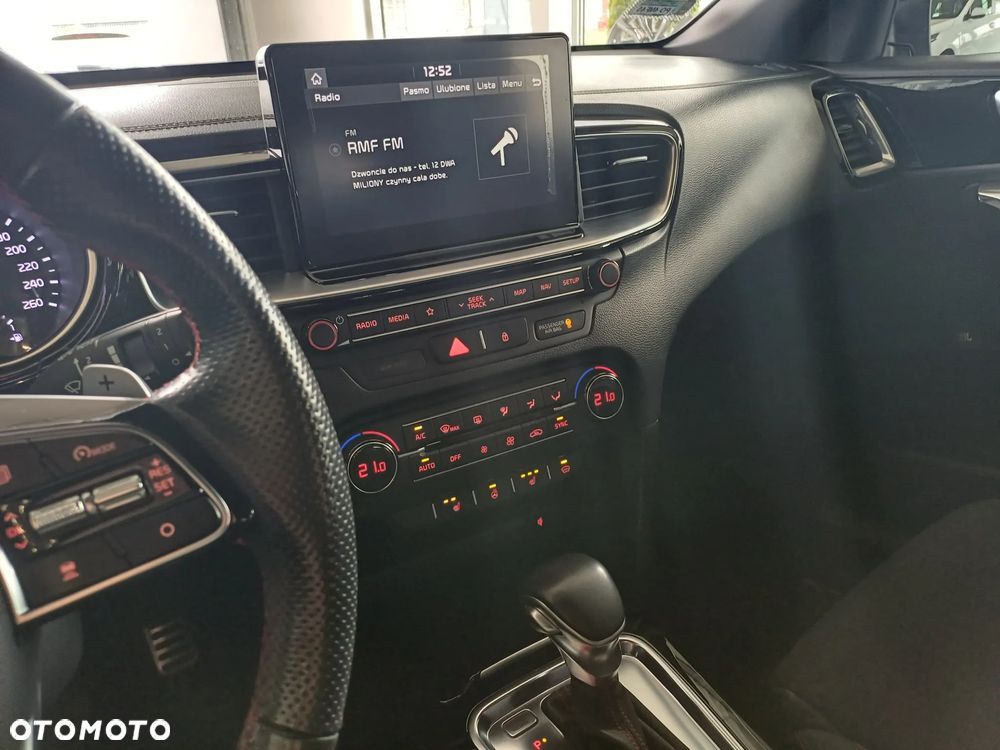 Kia ProCeed - 25