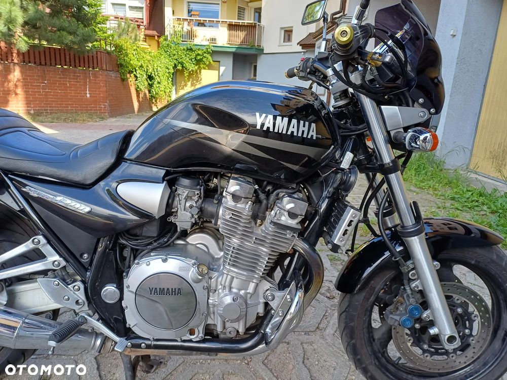 Yamaha XJR - 4