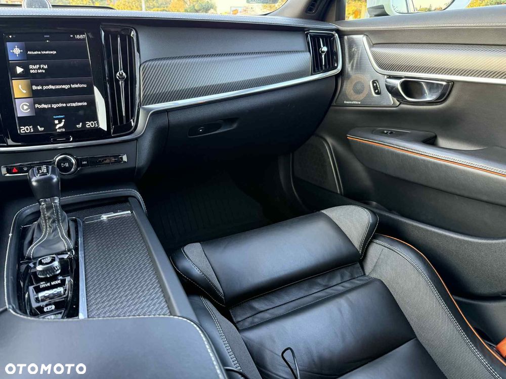 Volvo V90 Cross Country - 24