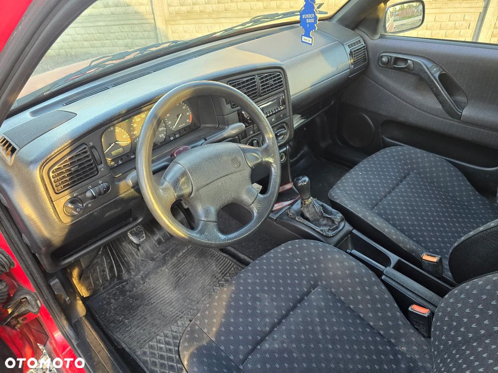 Volkswagen Passat 1.8 GL - 17