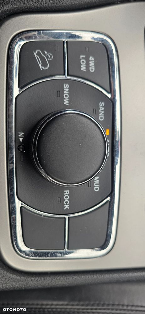 Jeep Grand Cherokee - 24