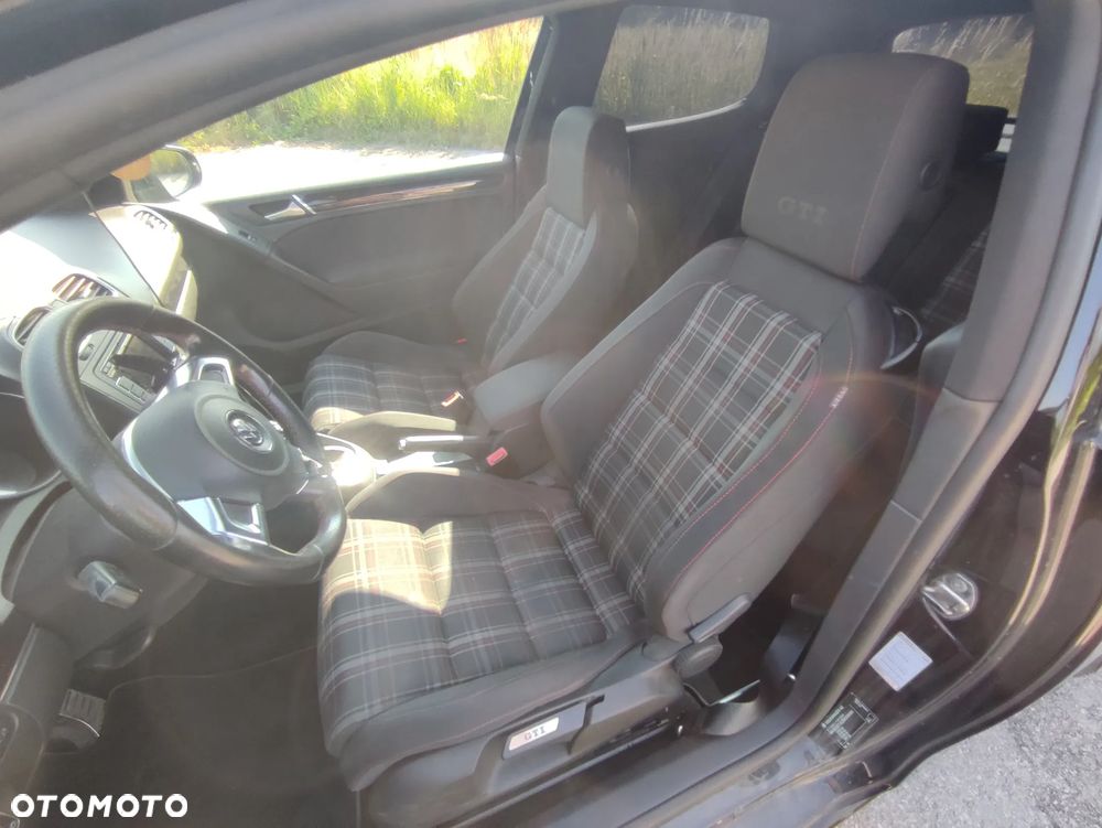 Volkswagen Golf 2.0 GTI DSG - 21