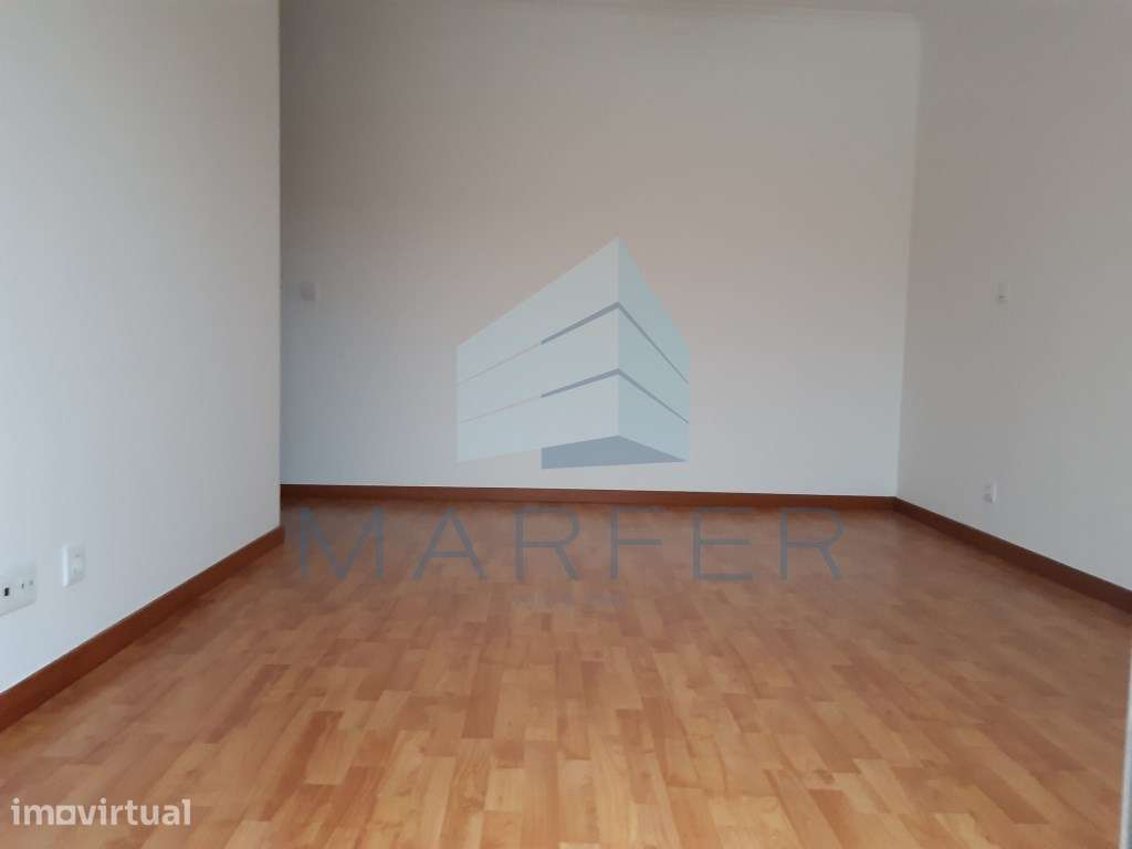 Apartamento T3 em Sta. Iria Azoia - Grande imagem: 4/9