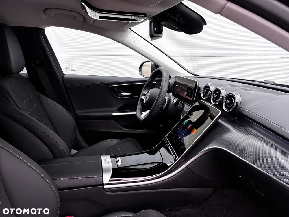 Mercedes-Benz C-Class 2026 photo 5