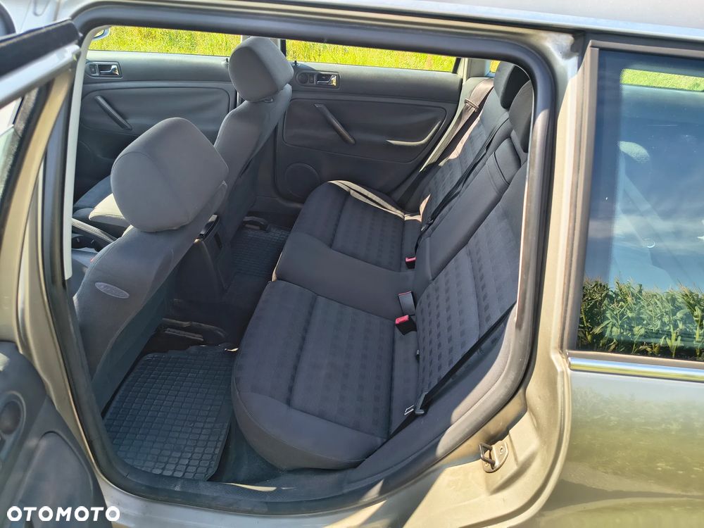 Volkswagen Passat 1.8T Comfortline - 14