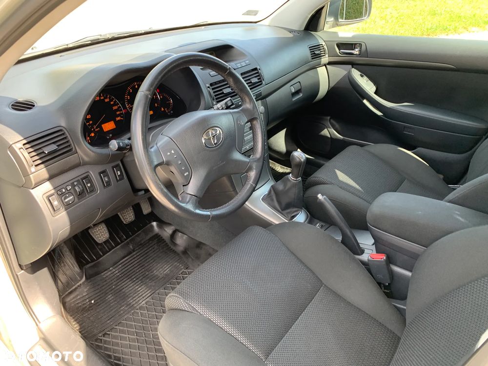 Toyota Avensis 1.8 VVT-i Sol - 3