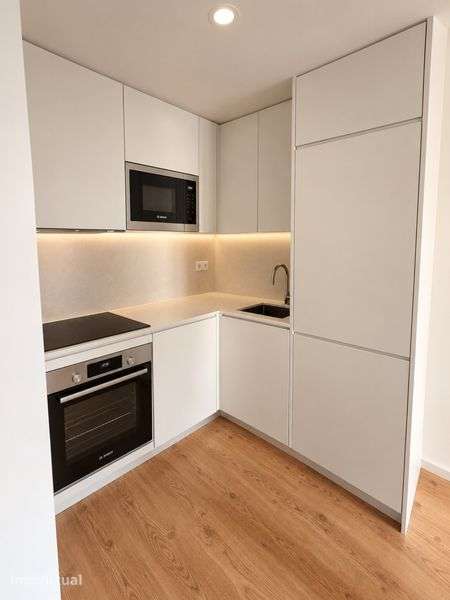 Apartamento com garagem e varanda - Polo Universitário