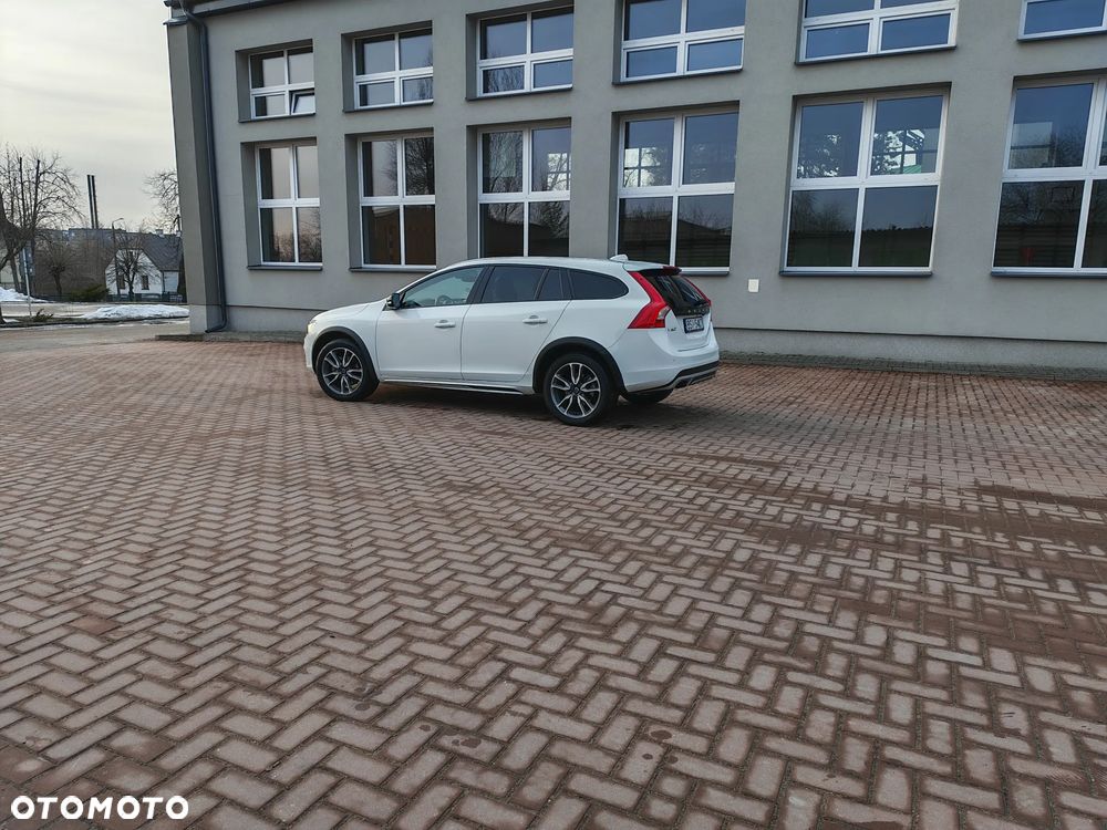 Volvo V60 Cross Country - 6