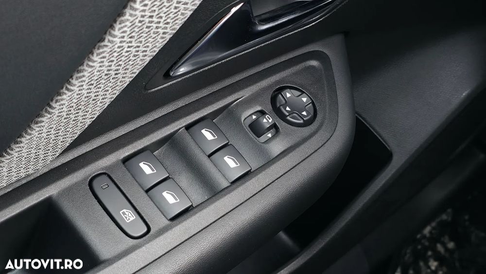 Citroën C4 PureTech 130 Stop&Start EAT8 SHINE - 23