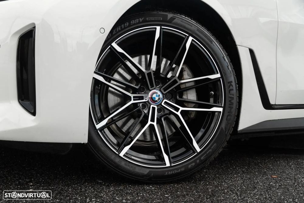 BMW i4 eDrive40 - 28