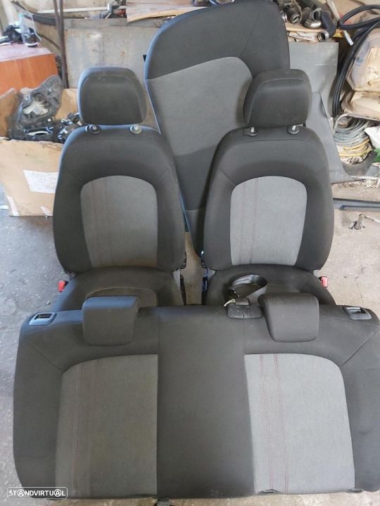 Conjunto Bancos Fiat Grand Punto 2015  precisam lavagem - 1