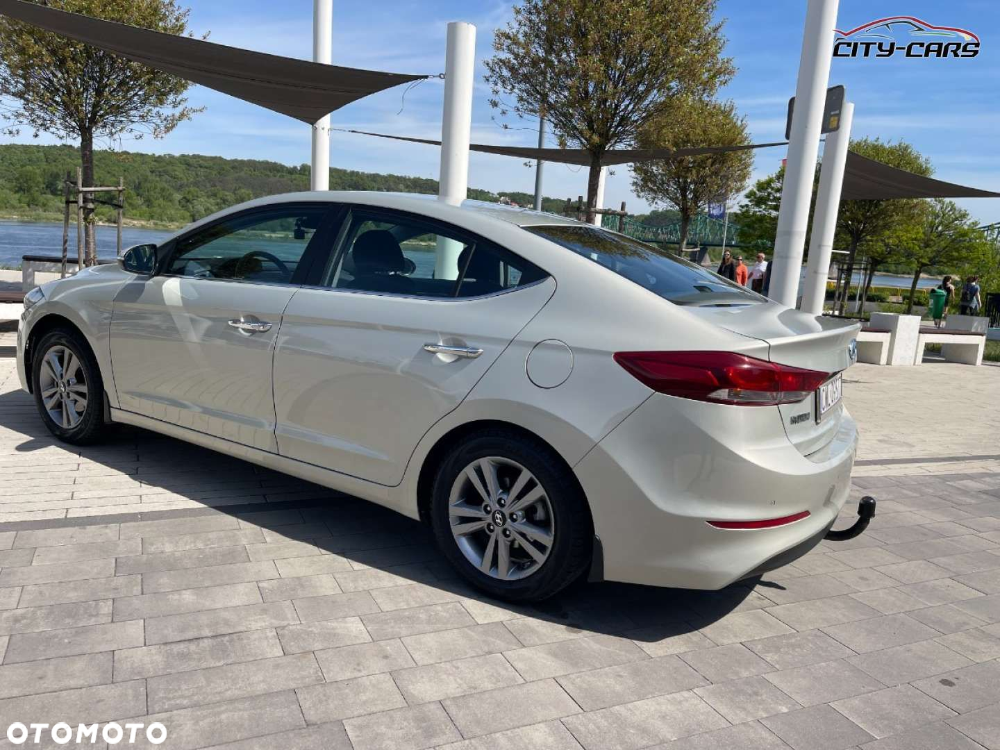 Hyundai Elantra - 23