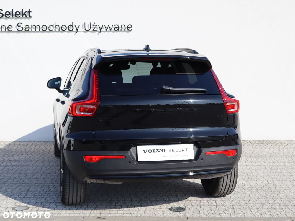 Volvo XC 40 B4 Plus Black Edition - 4