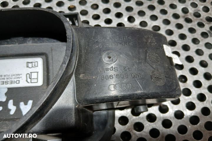 Usita rezervor 8K0010508R 8K0809999A 8K0010508R 8K0809999A Audi A4 B8 - 3
