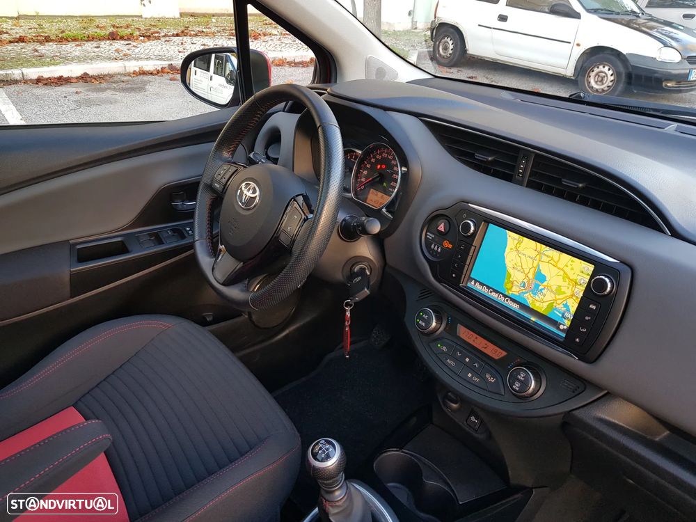 Toyota Yaris 1.4 D-4D Sport+P.Techno +T.Panoramico - 24