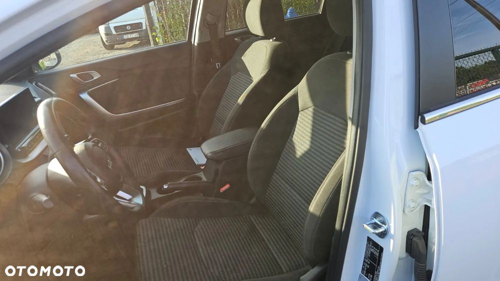 Kia Ceed 1.5 T-GDI Business Line DCT - 11