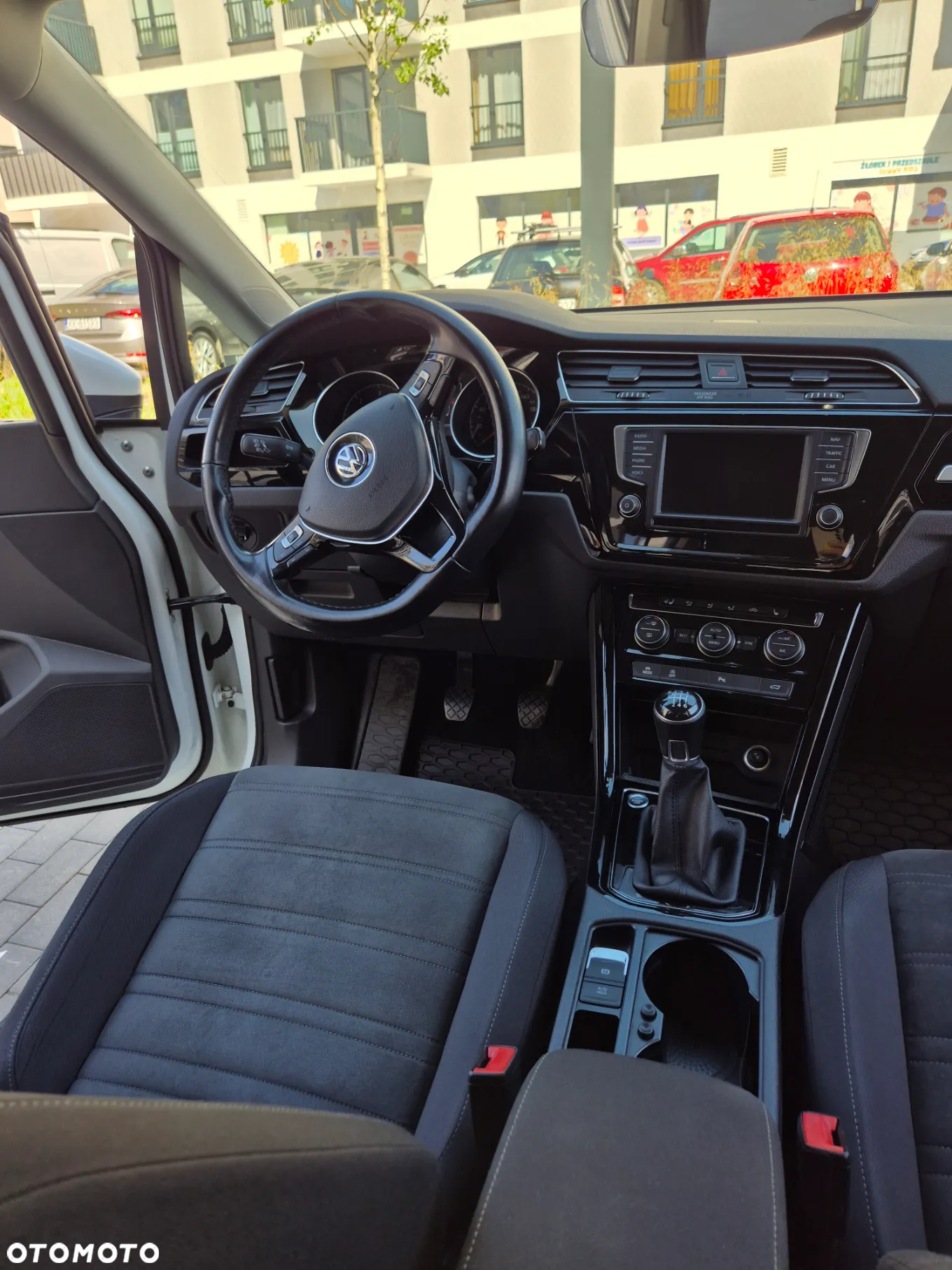 Volkswagen Touran 2.0 TDI BMT Highline - 18